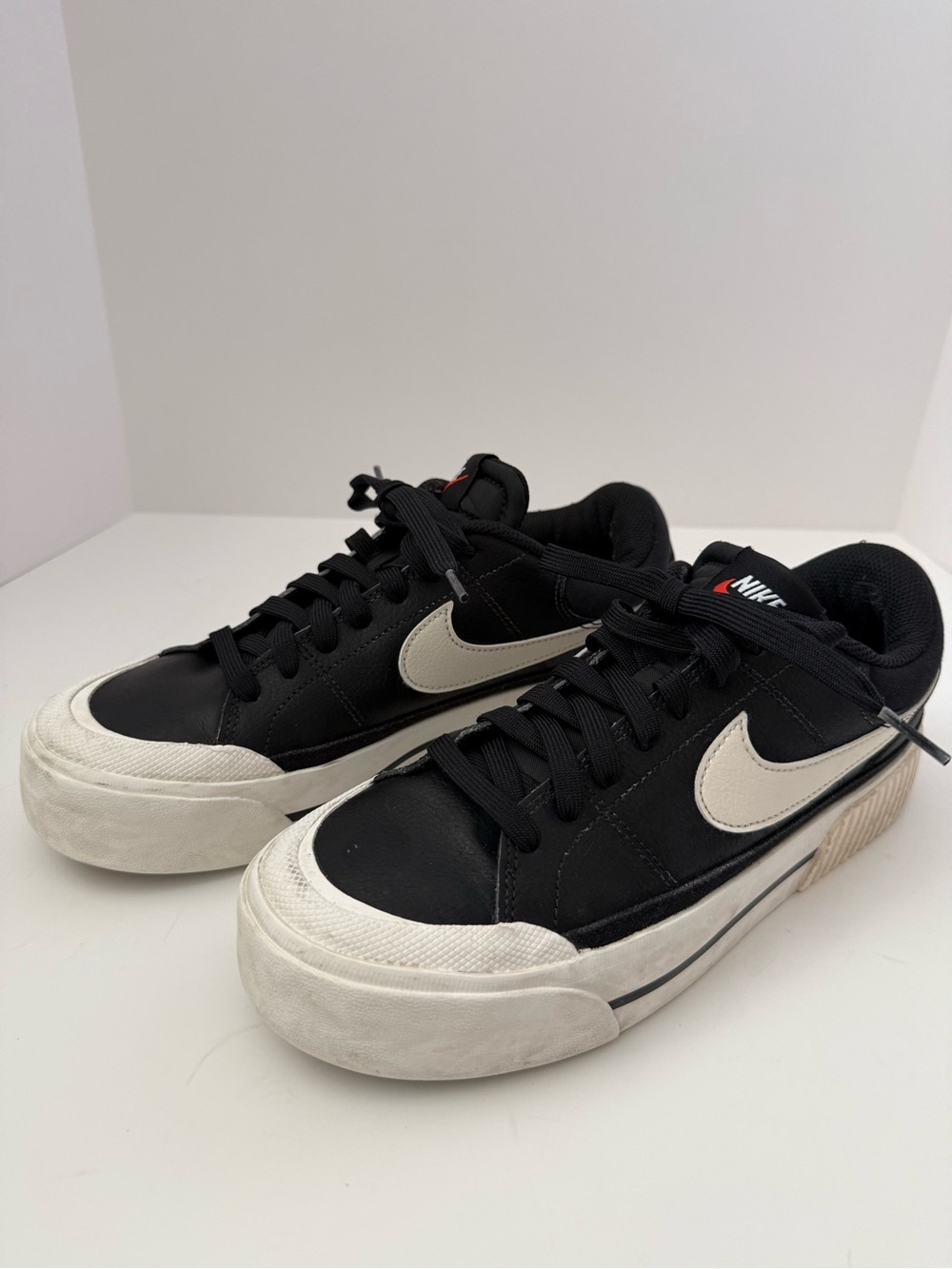 Nike Court Legacy Lift Women’s 8.5 Black White Platform Sneakers